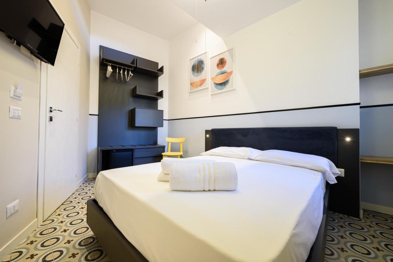 נאפולי Maria Theresa Rooms & Garden מראה חיצוני תמונה